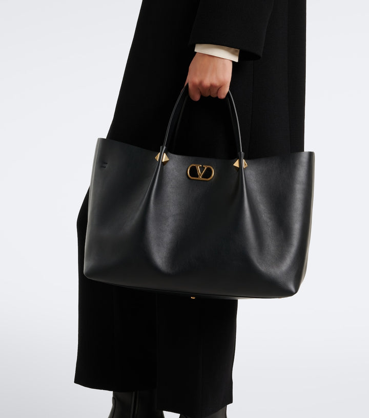 VLogo Signature Large leather tote bag