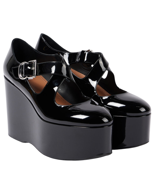 Cuñas de charol con diseño cruzado de Alaïa
