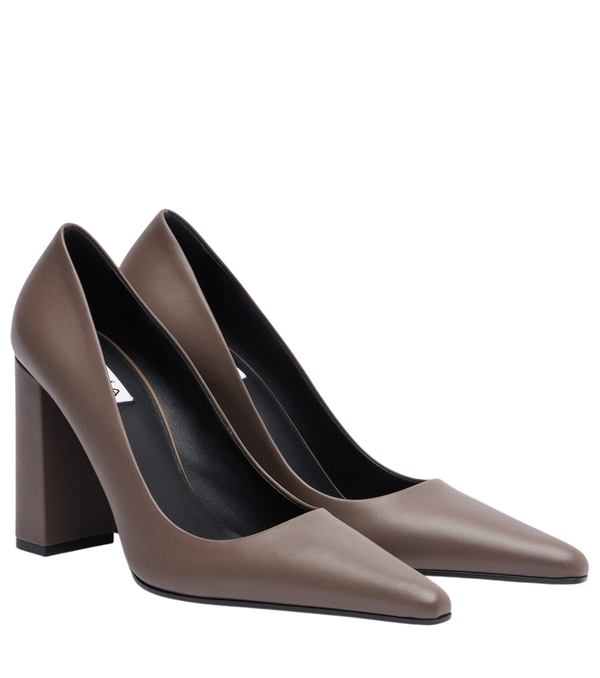 Alaïa Sapatos de couro de bico fino