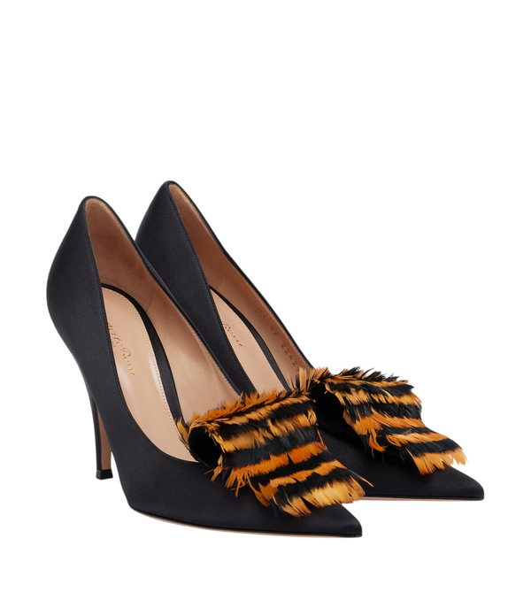 Gianvito Rossi Décolleté in raso con finiture in piume