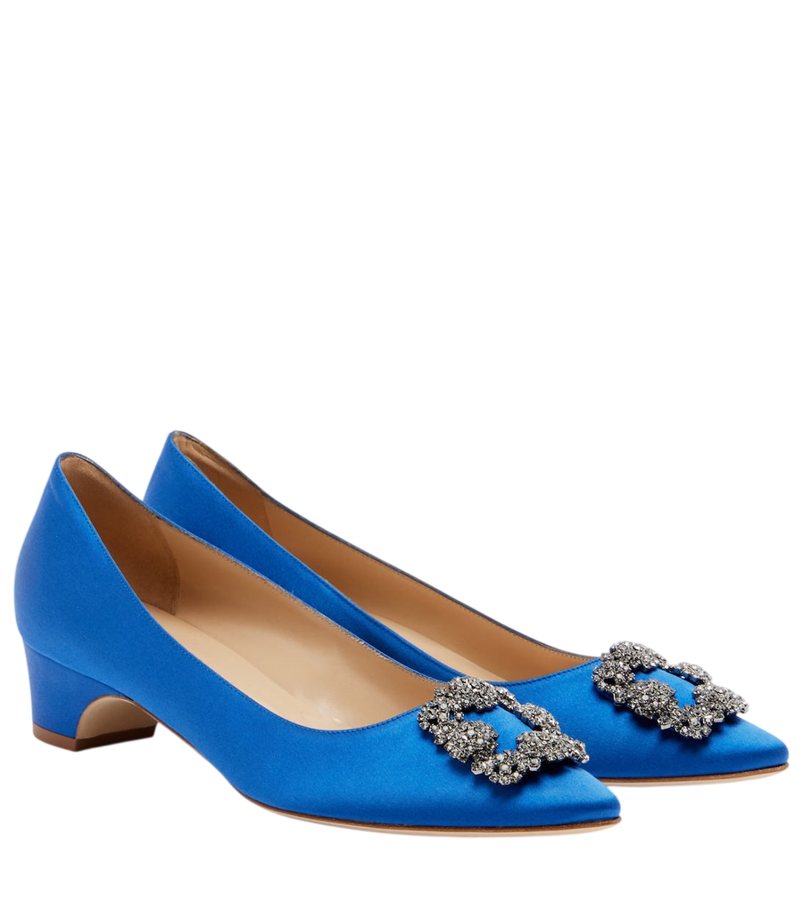 Manolo Blahnik Sapatos de cetim com aplicações Hangisi