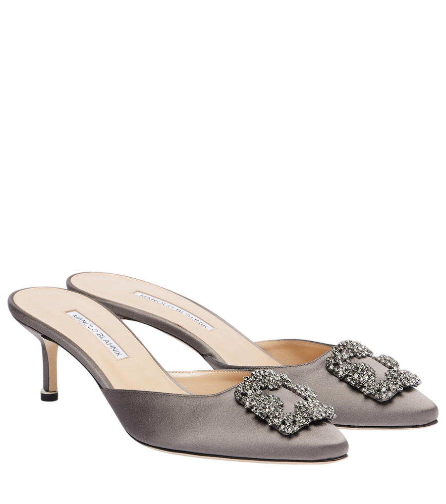 Manolo Blahnik Mules de cetim com aplicações Hangisimu
