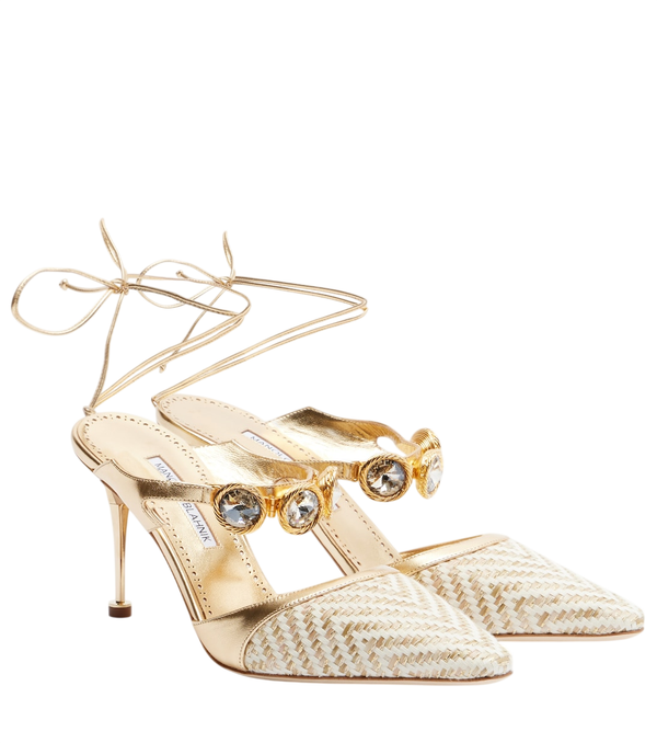 Zapatos de salón Soria de Manolo Blahnik en piel con adornos