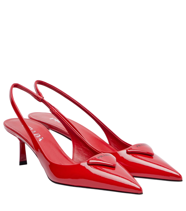 Prada 55 décolleté con cinturino posteriore in pelle verniciata