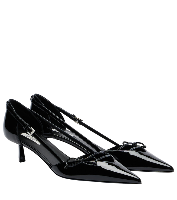 Zapatos de salón de charol con detalle de lazo de Prada