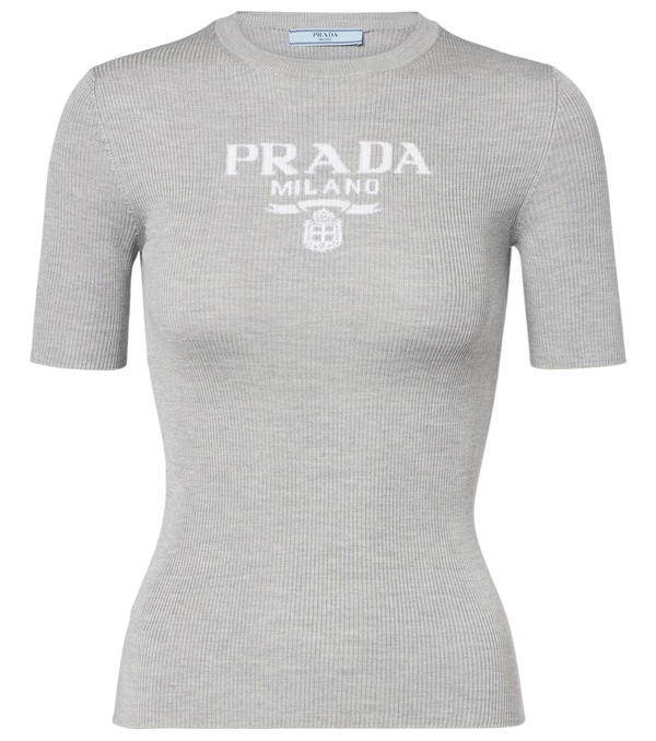 T-shirt in seta con bordo a coste e logo Prada