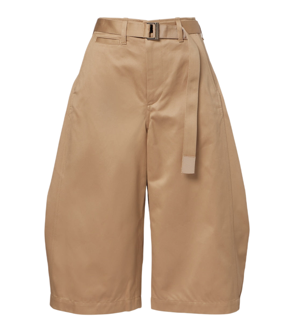 Sacai Pantaloni corti in cotone dal taglio barrel con cintura