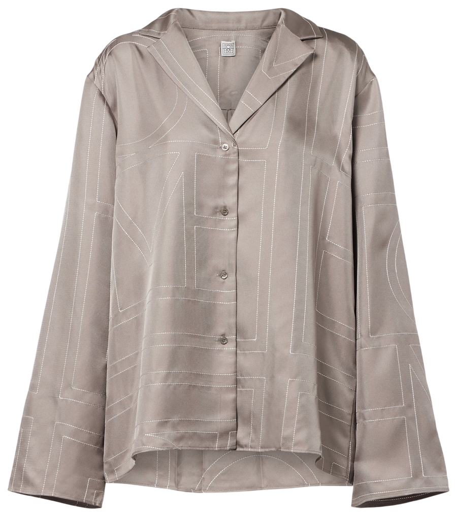 Camisa de pijama de sarga de seda con monograma de Toteme